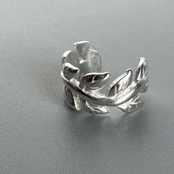 Sterling Silver Classic Leaf Cuff - Picture 5 of 9